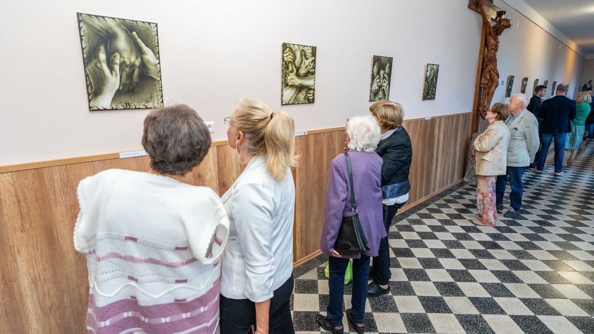 Szívbe markoló kezek Sütő György festőművész képein