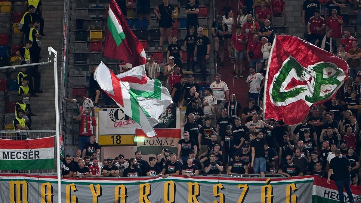 Az UEFA megbüntette a magyar szövetséget a szurkolók viselkedése miatt