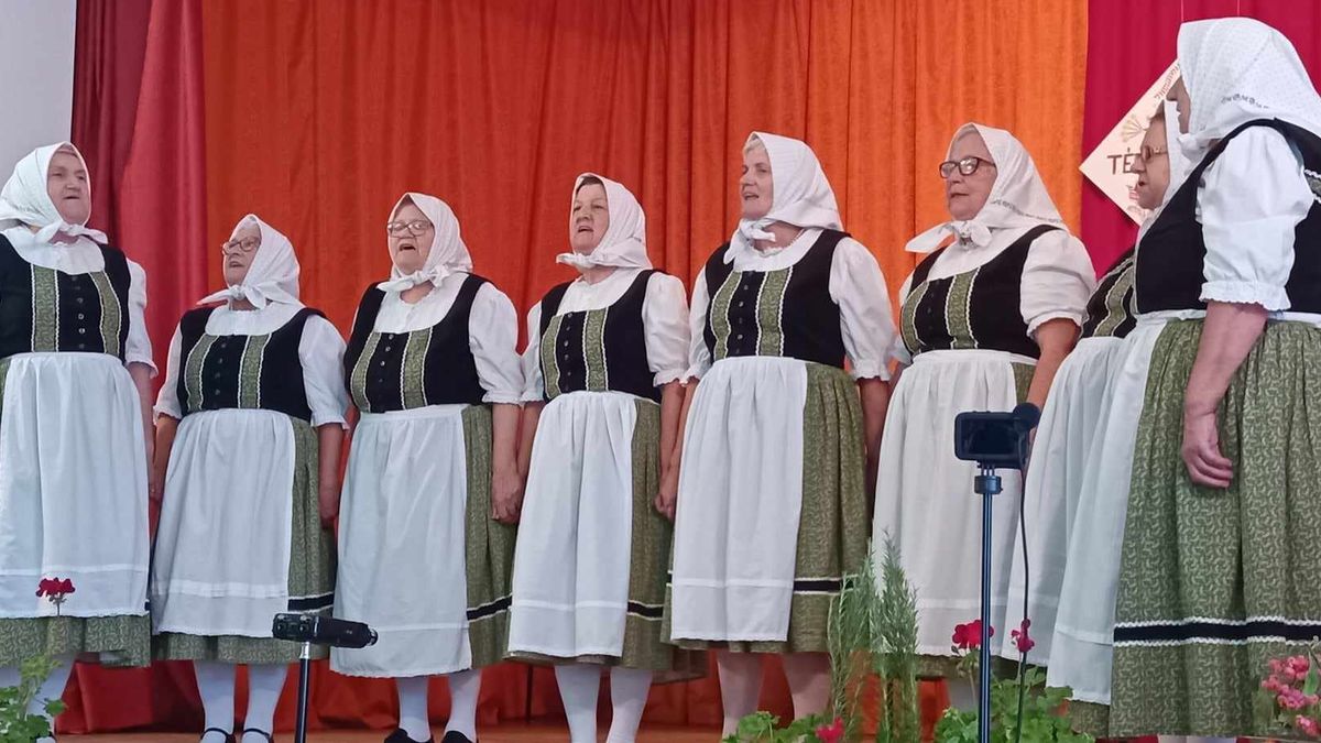 Aranytorkú népdalkör kapott elismerést