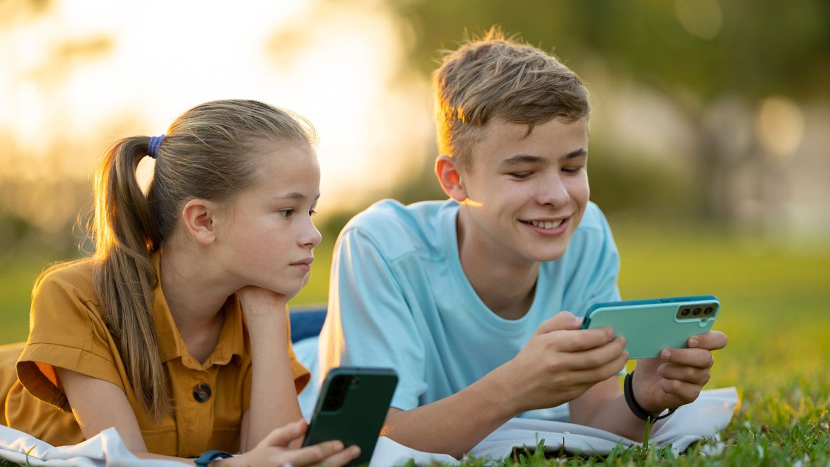 Sokkoló: egyre több veszély fenyegeti a fiatalokat a közösségi médiában