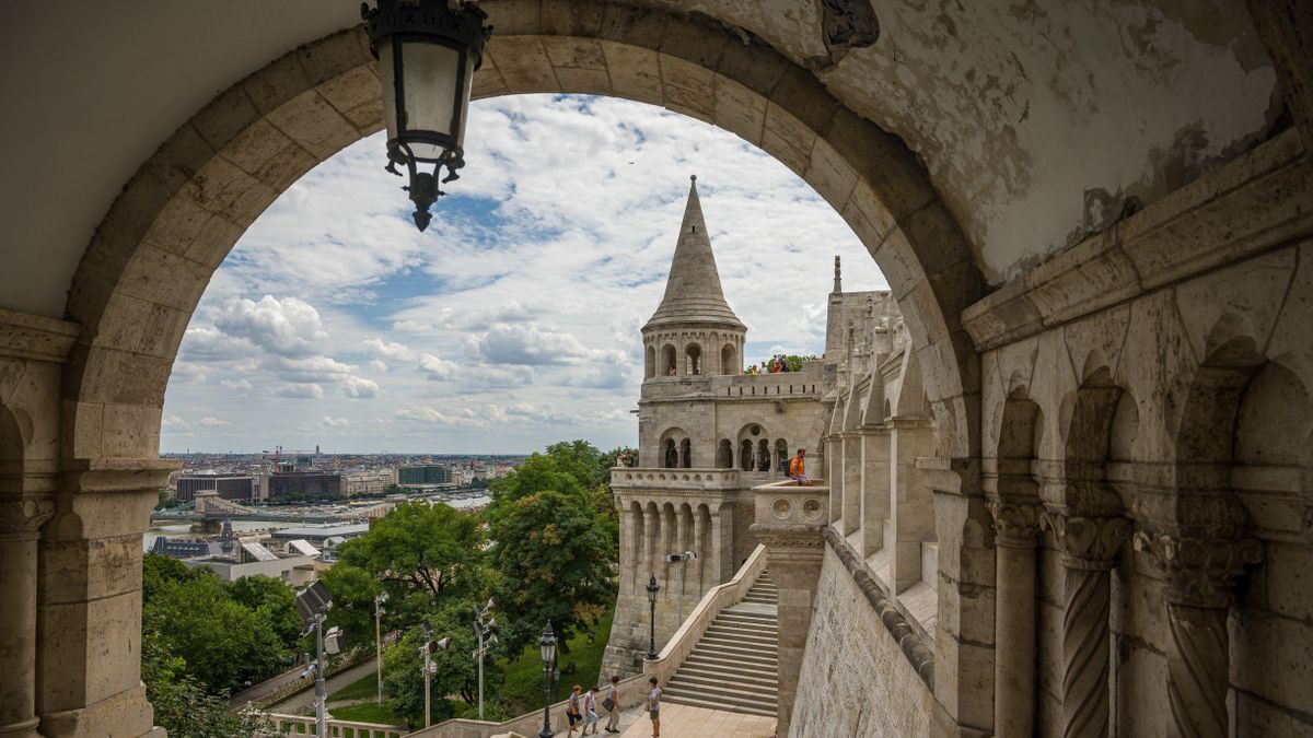 Könyvek és képek által, előre!