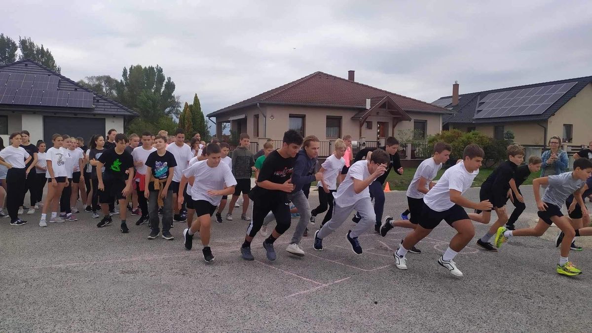 Milliók mozogtak Európa-szerte, a Szent Istvánosok sem maradtak ki Ajkán