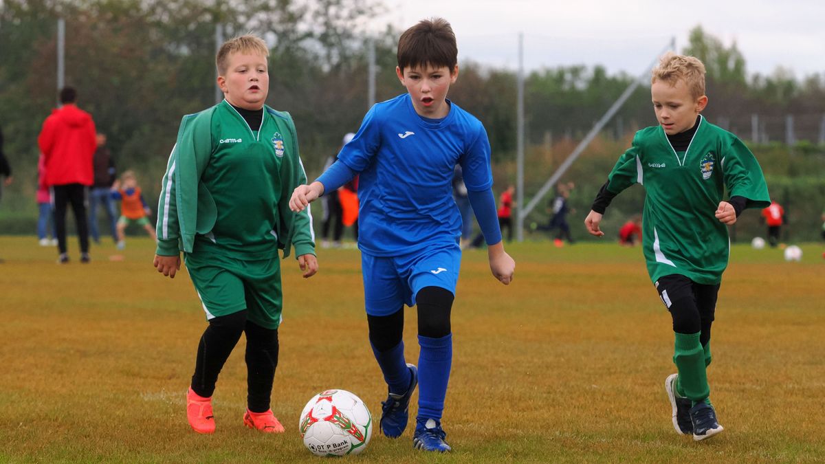 Gyerekek foglalták el a futballpályákat