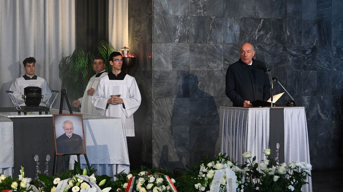 Eltemették Jelenits István piarista szerzetest