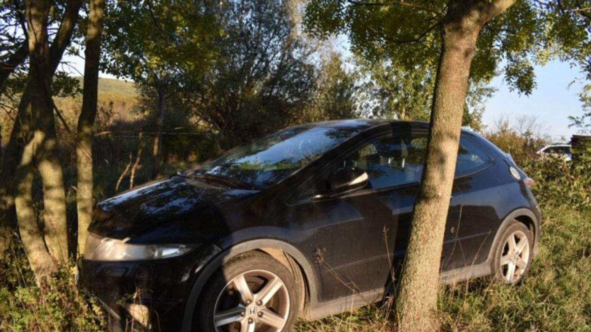 Más autójával randalíroztak, össze is törték