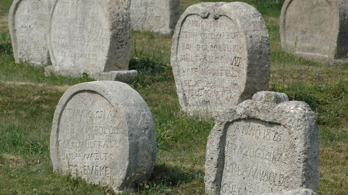 Temetői séták a Balatonnál