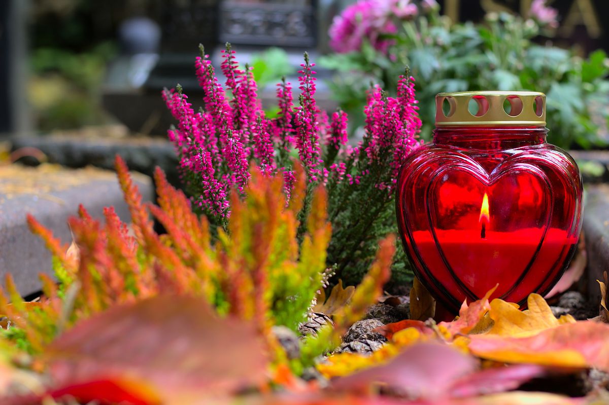 A,Red,Heart-shaped,Candle,On,A,Grave,In,A,Cemetery