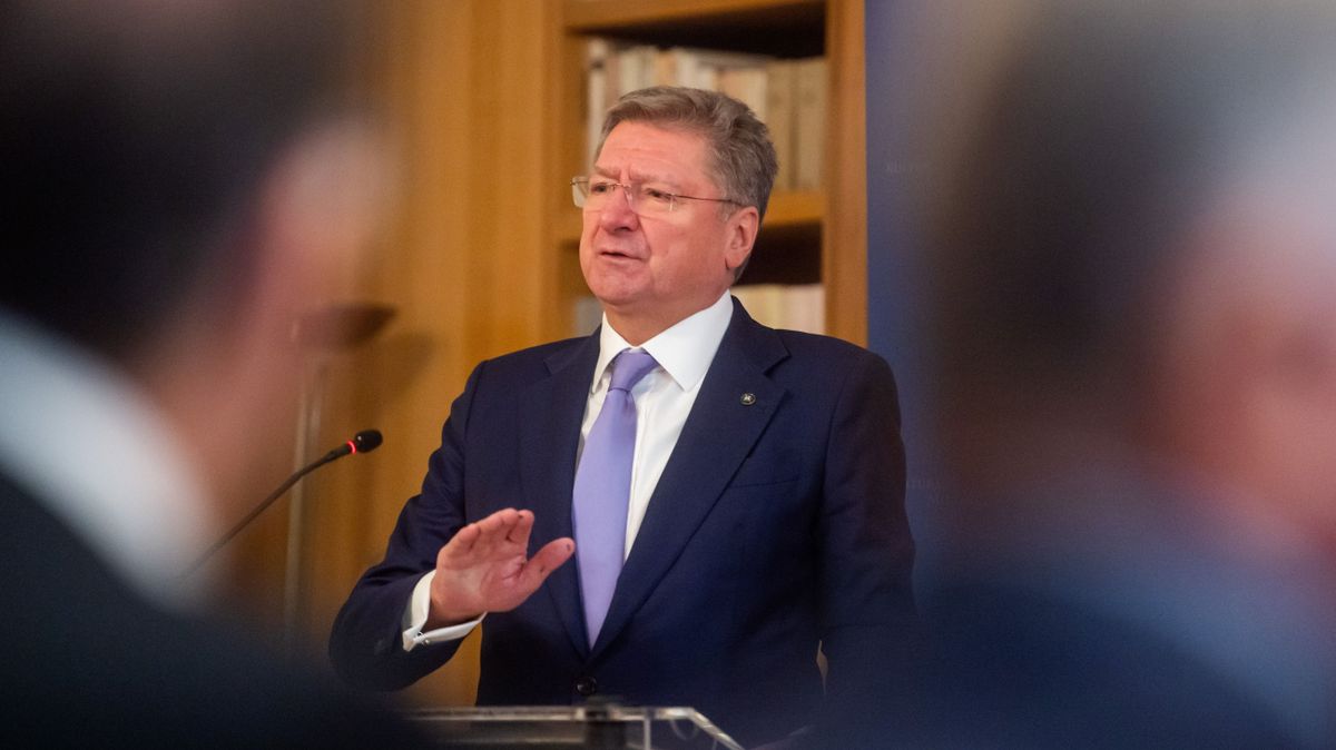 Huszonnégy év után távozik posztjáról Parragh László