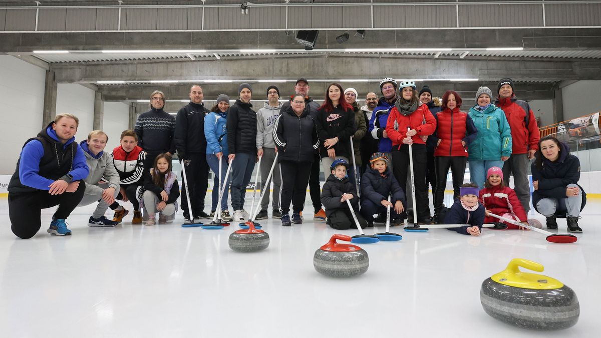 Új sportág mutatkozott be a veszprémi jégcsarnokban (fotókkal)
