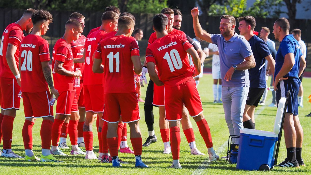 Idegenben nyertek nagy derbit a veszprémi futballisták