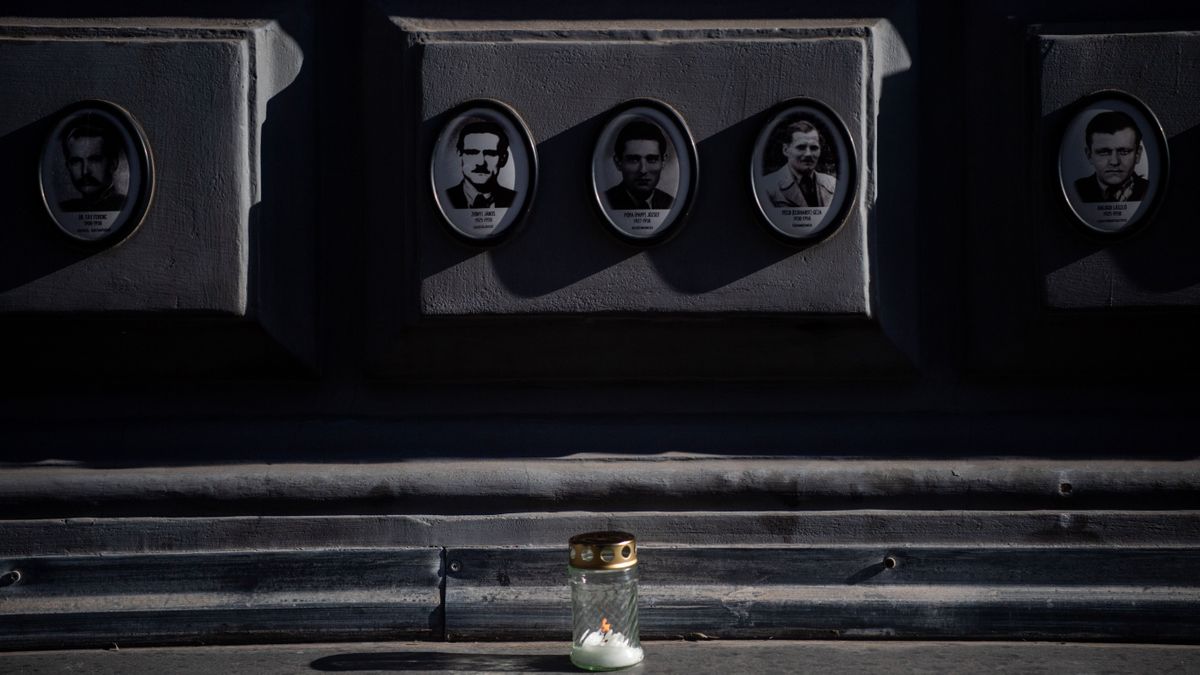 Mit üzen nekünk '56?