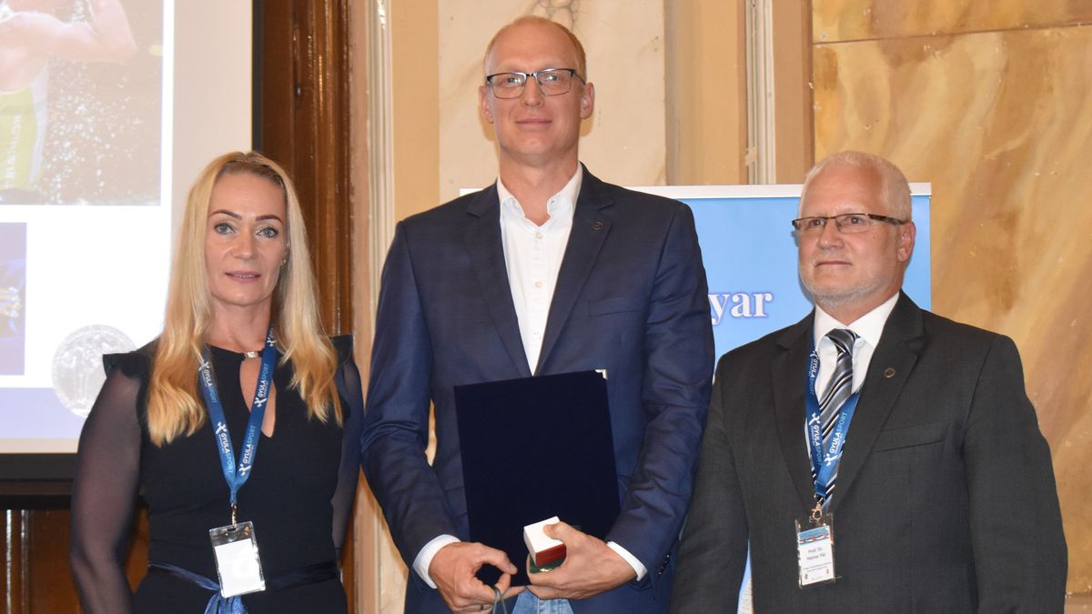 Kavalecz Gábor Matolay-emlékérmet vehetett át