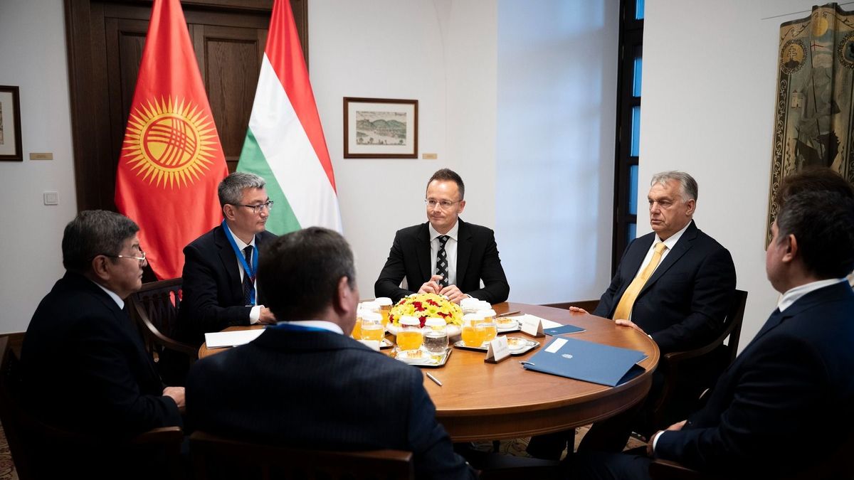 Szijjártó Péter: egyre szorosabb a kapcsolat Magyarország és Kirgizisztán között