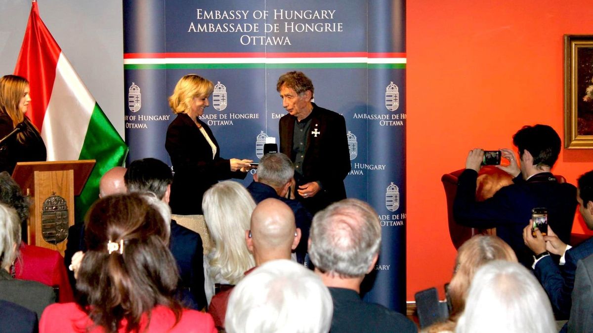A Magyar Érdemrend tisztikeresztjével tüntették ki Máté Gábor világhírű kanadai-magyar orvost, írót