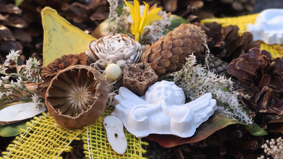 Ennyibe kerül a virág és a koszorú halottak napjára