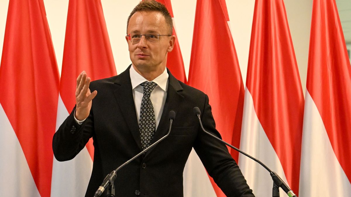 Szijjártó Péter: öt konzul is jelen lesz a magyar–boszniai futballmeccs helyszínén (videó)