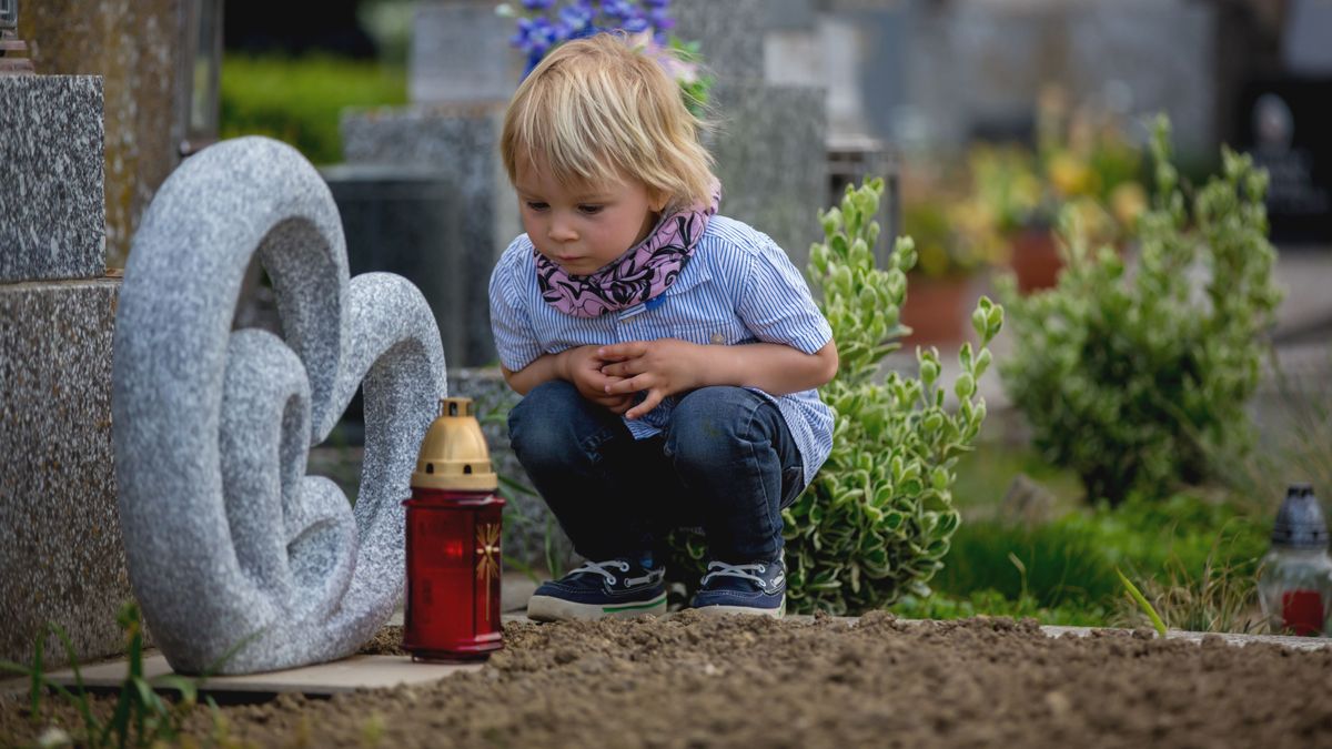 Valós veszély: erre figyeljen, ha gyermekével megy ki a temetőbe