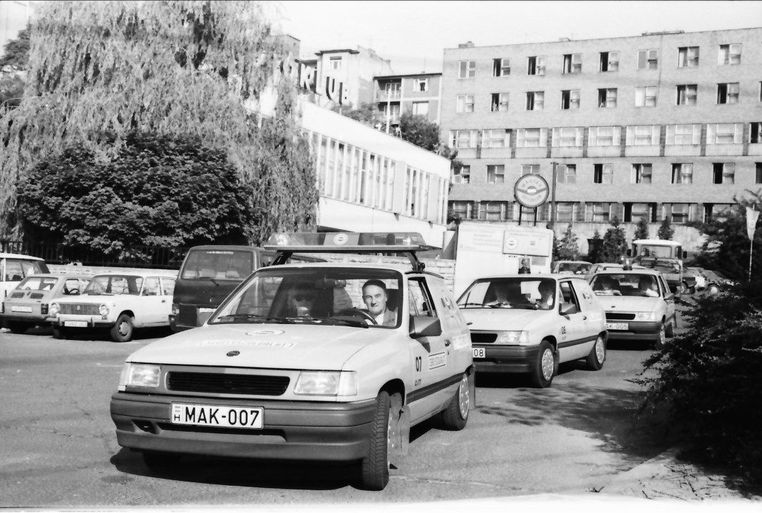 Zömében Corsák rótták hazánk útjait a kilencvenes években. A szerelők kezdetben 12 órát dolgoztak, majd 24 órát pihentek, később az egy hét munka, egy hét pihenés munkabeosztásra tértek át
Fotó: Magyar Autóklub