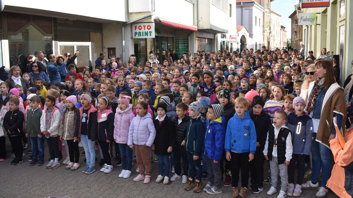 Közel négyszáz erkeles énekelt Pápán