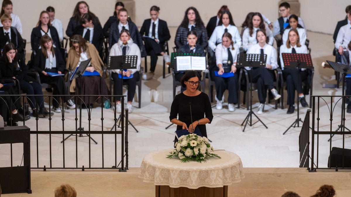 Felavatták Nagyenyeden az uniós alapokból és magyar kormánytámogatással felújított középkori vártemplomot