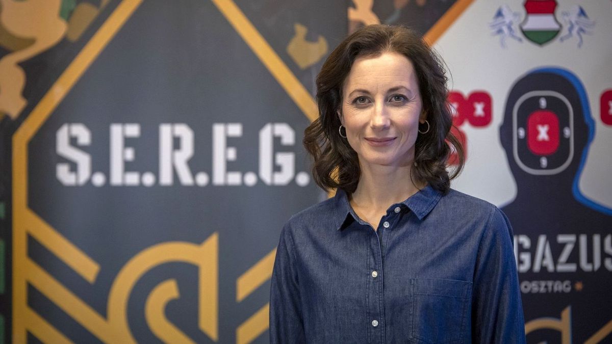 Balla Eszter villámhárítóként simítja el a katonás világ konfliktusait