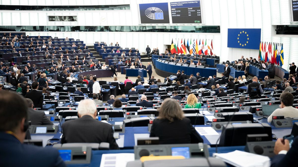 Az európai politikusok nem Európa jövőjével, hanem egy tagállam belügyeivel foglalkoztak az EP-ülésen
