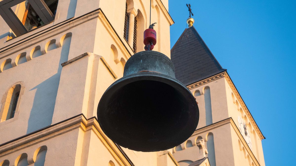Kiemelték a veszprémi Szent Mihály Főszékesegyház monumentális nagyharangját