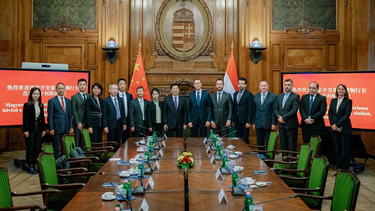 A világ legnagyobb fejlesztési bankjának elnökével tárgyalt Varga Mihály