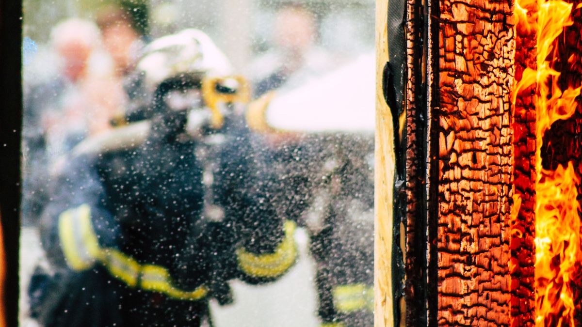 Teljesen leégett egy vadonatúj tűzoltóállomás, mert nem volt tűzjelzője (videó)