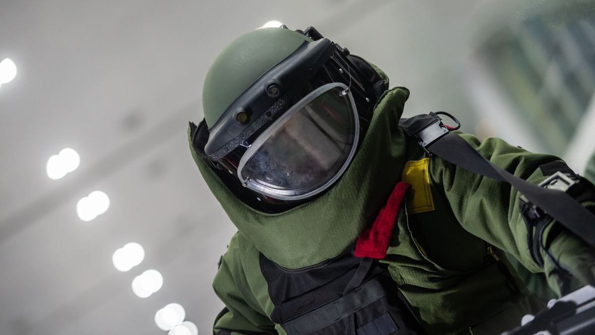 Hatalmas pánik a reptéren: felrobbant egy utas táskája