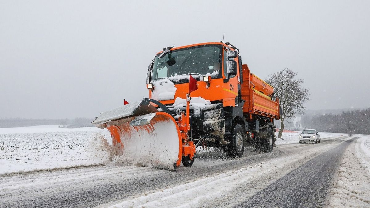 Pénteken érkezik az első hó - így készül rá a Magyar Közút