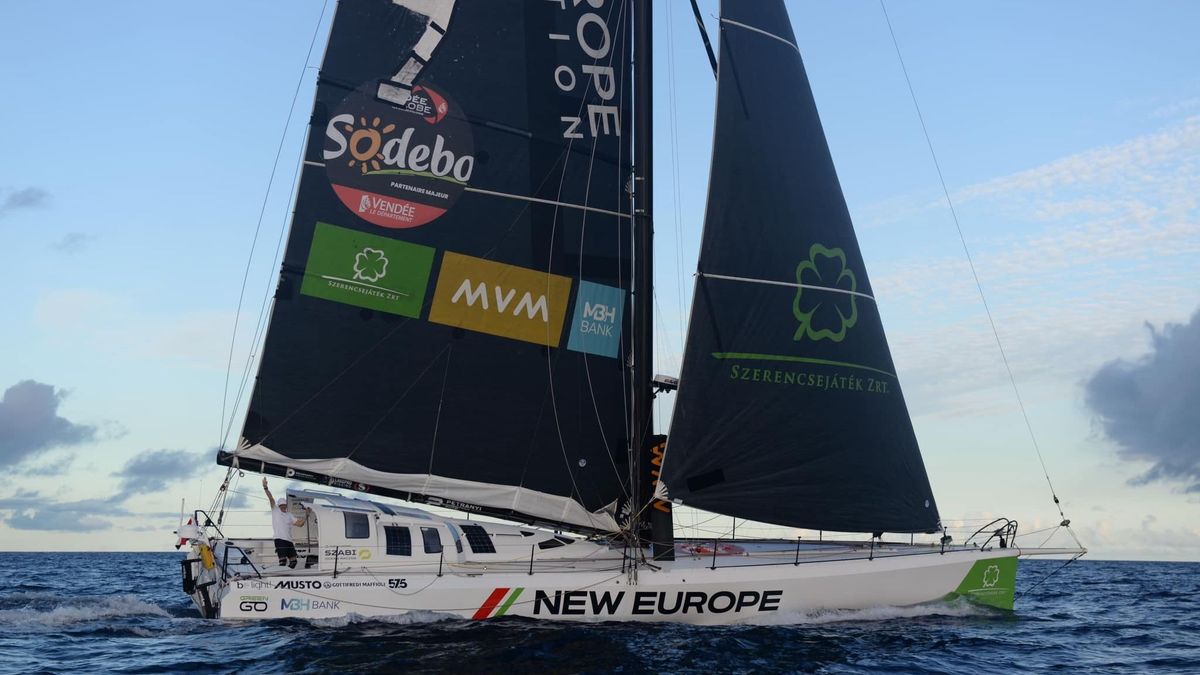 Vendée Globe: Weöres Szabolcs áthaladt az Egyenlítőn + videó!