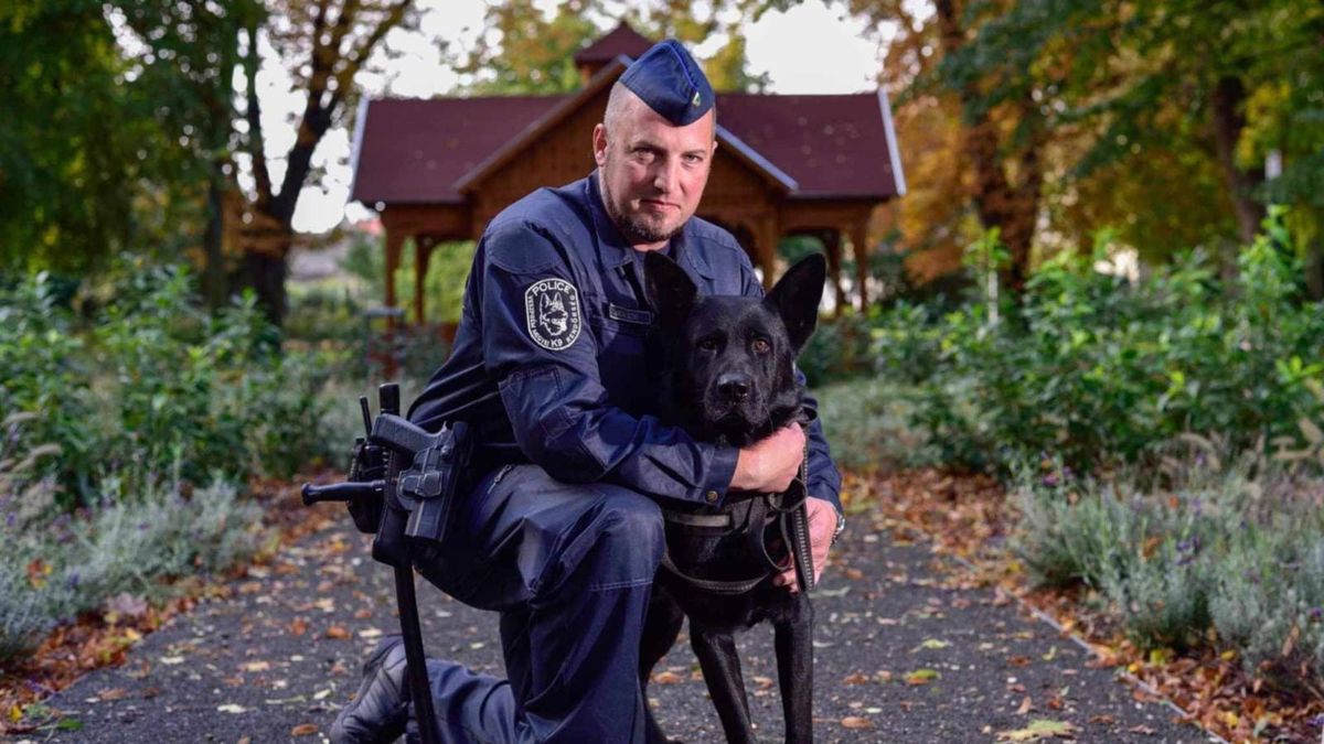 Négylábú társukat siratják a rendőrök