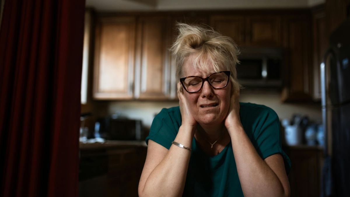 Ütötte, verte az anyját, de másnak is nekitámad az őrjöngő asszony