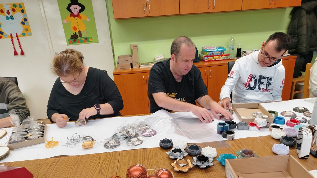 Borosüvegből fényfüzéres lámpa