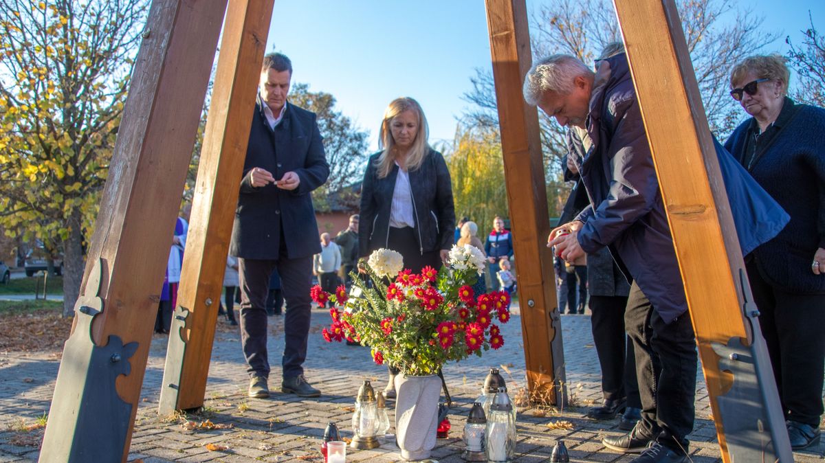 Megemlékezés és mécsesgyújtás