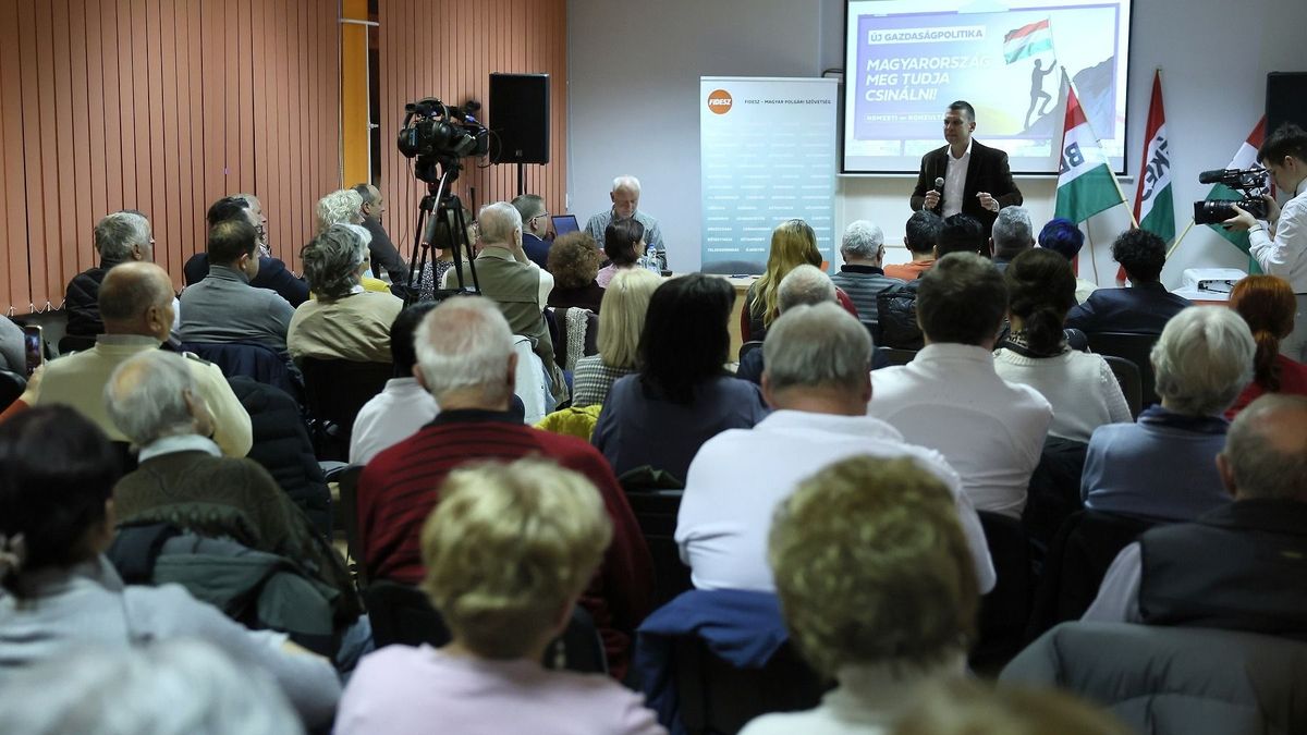 Menczer Tamás: Magyar Péterék ostobának tartják azokat, akik részt vesznek a konzultációban