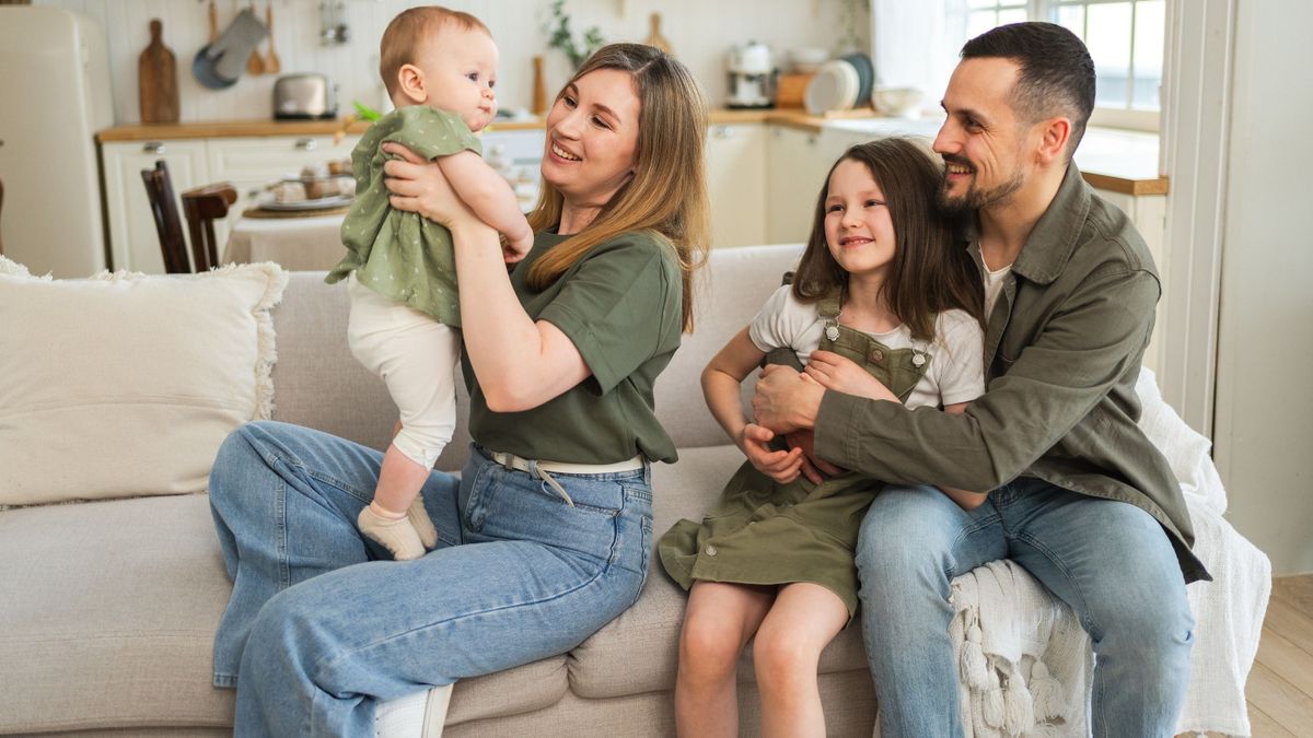 Döntött a parlament: jövőre emelkedik a gyermeket nevelő családok adókedvezménye