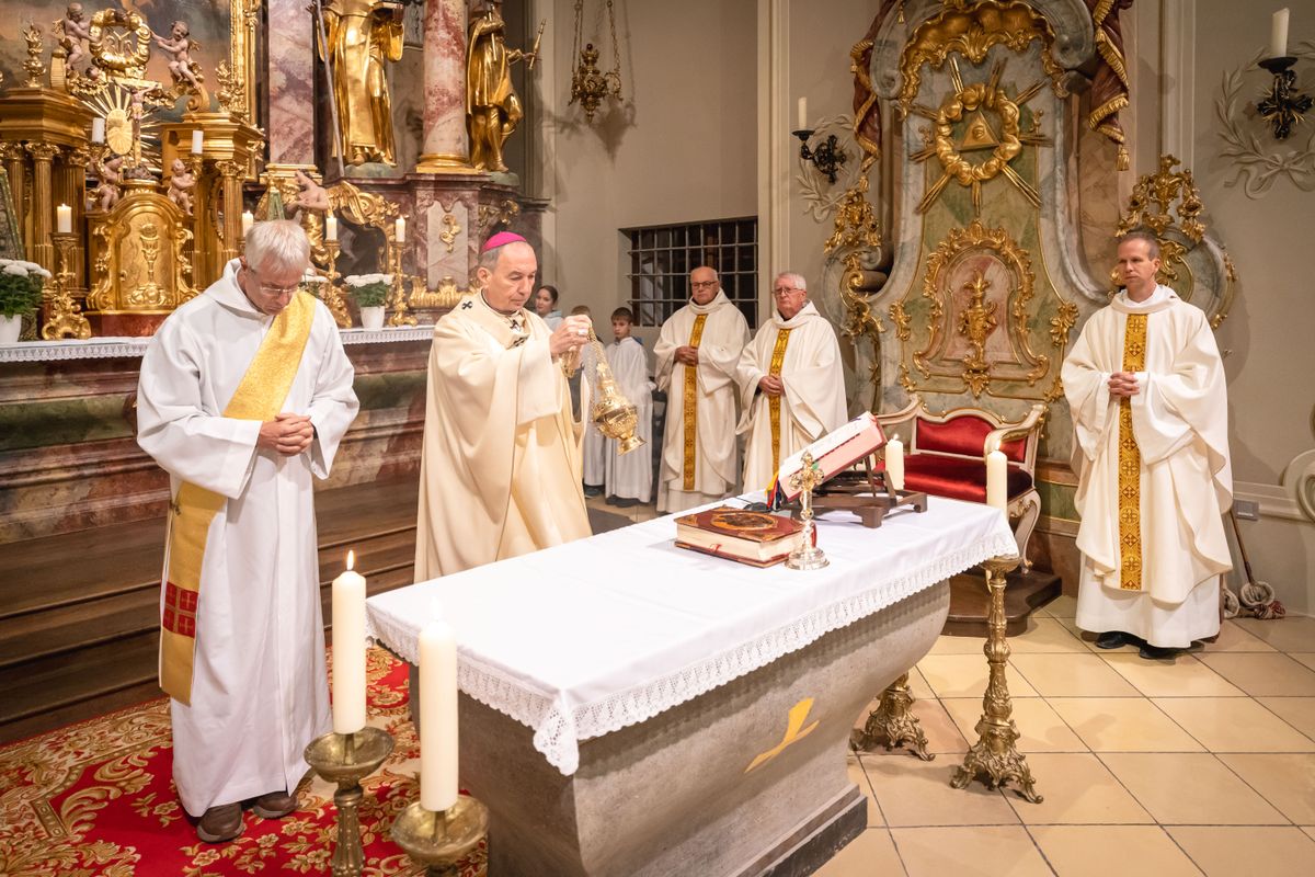 A szentmise alkalmából Udvardy György, veszprémi érsek beszélt a tihanyi apátság templomában