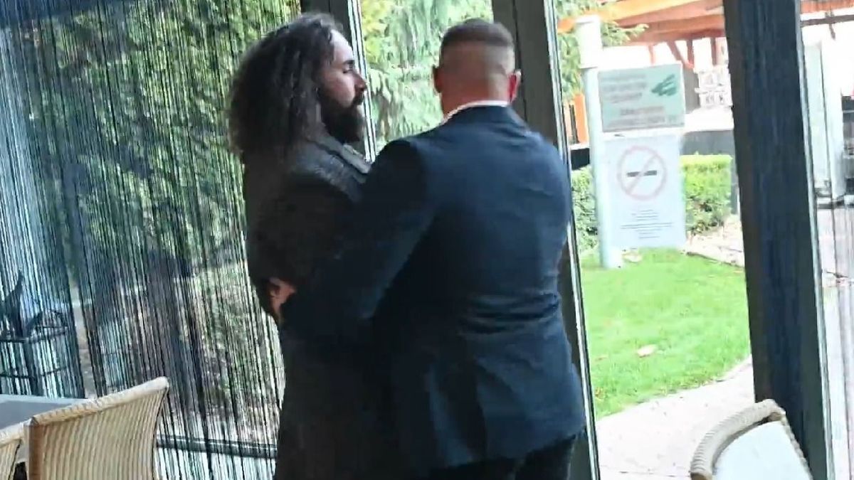 Magyar Péter a biztonsági emberével dobatta ki a Hír TV munkatársát (videó)