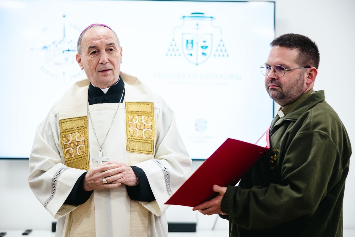 Udvardy György, veszprémi érsek áldotta meg az épületet