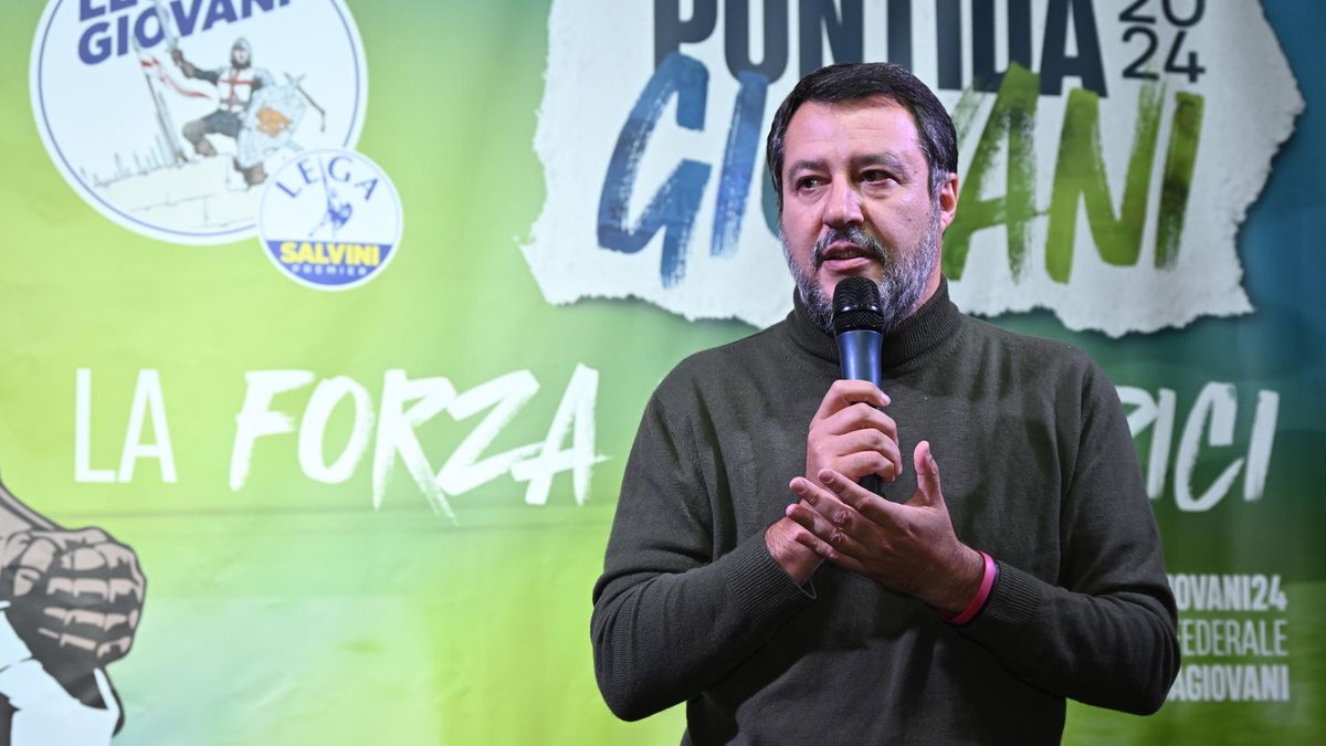 Matteo Salvini felszólította a belügyminisztert a szélsőbaloldali egyesületek bezárására