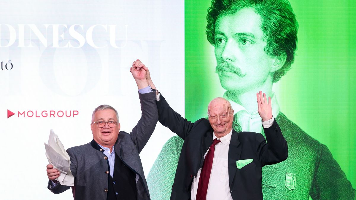 Kincses Előd jogász és Mircea Dinescu költő kapta idén a Petőfi-díjat