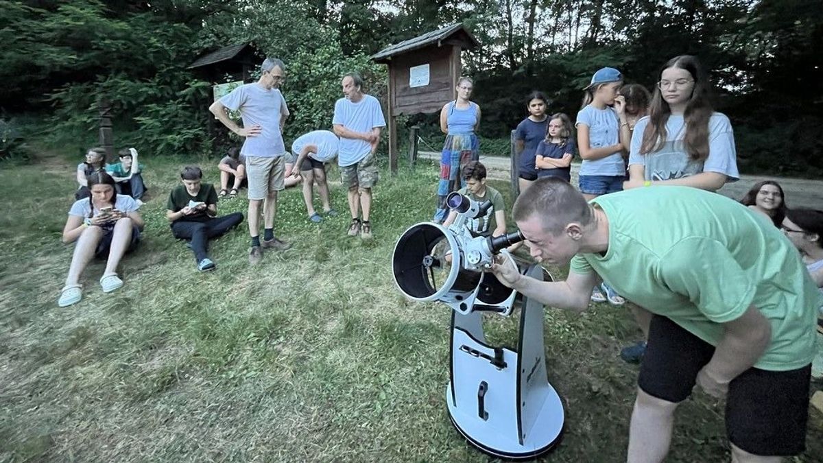 Nem unalmas a fizika! - Egy pápai csillagász küldetése