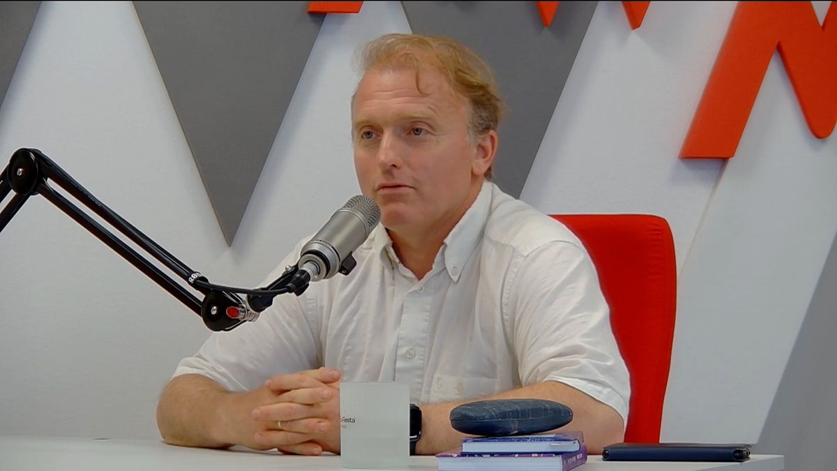 Isten nyolcmilliárd kicsi szerelme (videó)