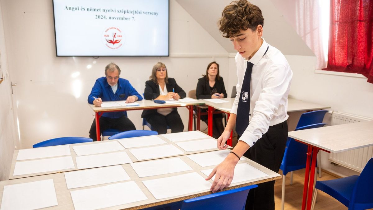 Szépkiejtési verseny angolul és németül