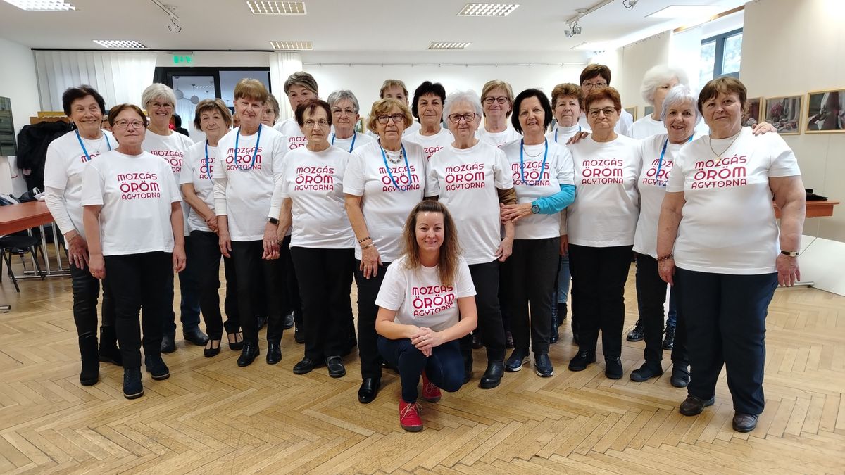 Tánccal, verssel ünnepeltek