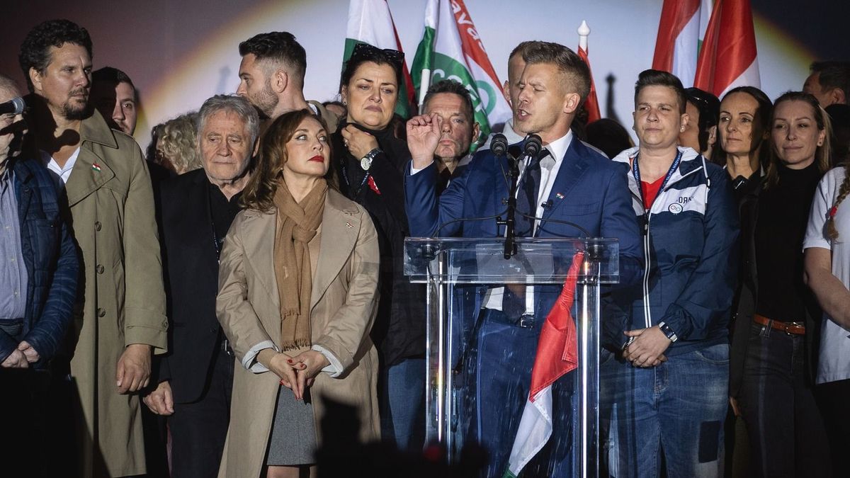 Magyar Péter szerint őt az űrből is figyelik, pedig éppen ő hallgat le másokat (videó)