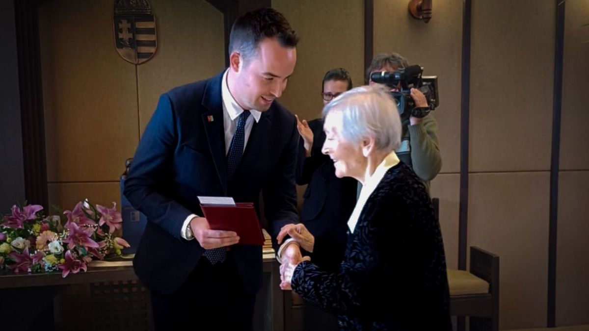 Emlékdiplomát vehettek át a nyugdíjas pedagógusok Balatonfüreden