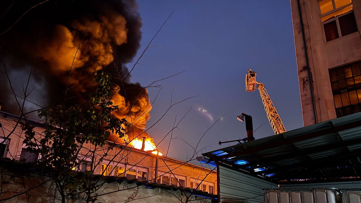 Jákob Zoli raktára is leégett a Soroksári úton